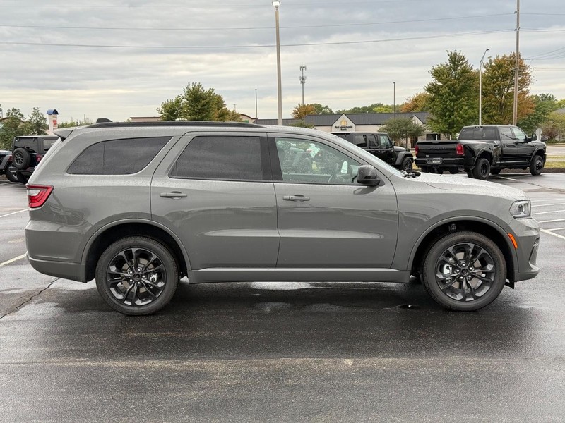Dodge Durango Vehicle Full-screen Gallery Image 2