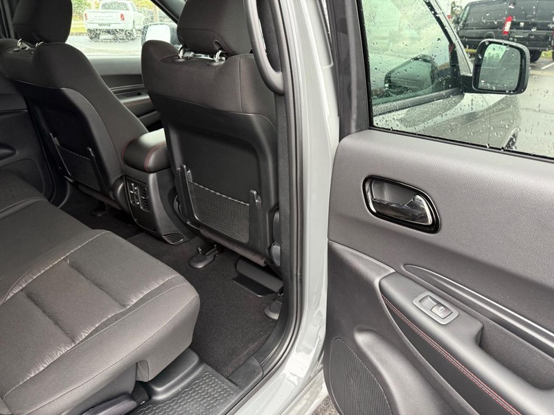 Dodge Durango Vehicle Full-screen Gallery Image 13