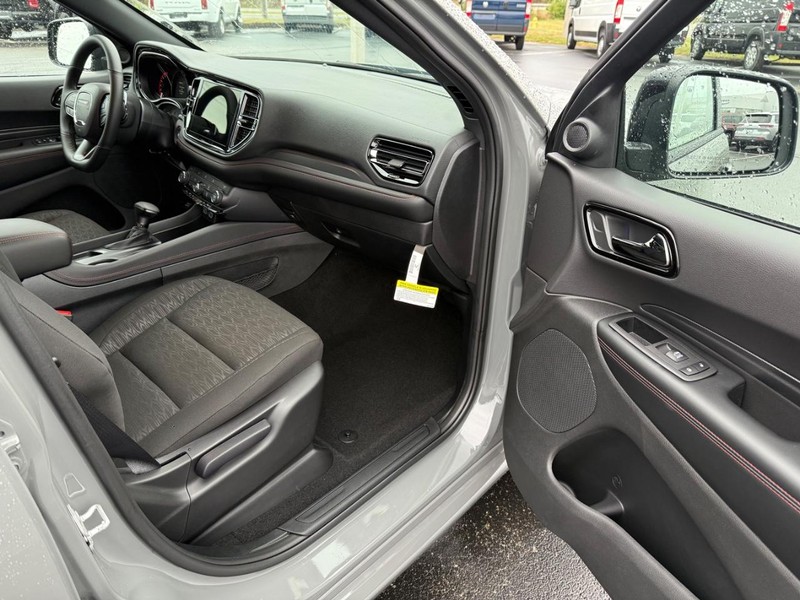 Dodge Durango Vehicle Full-screen Gallery Image 16