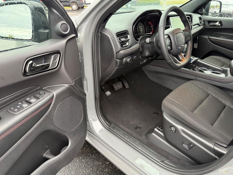 Dodge Durango Vehicle Full-screen Gallery Image 18