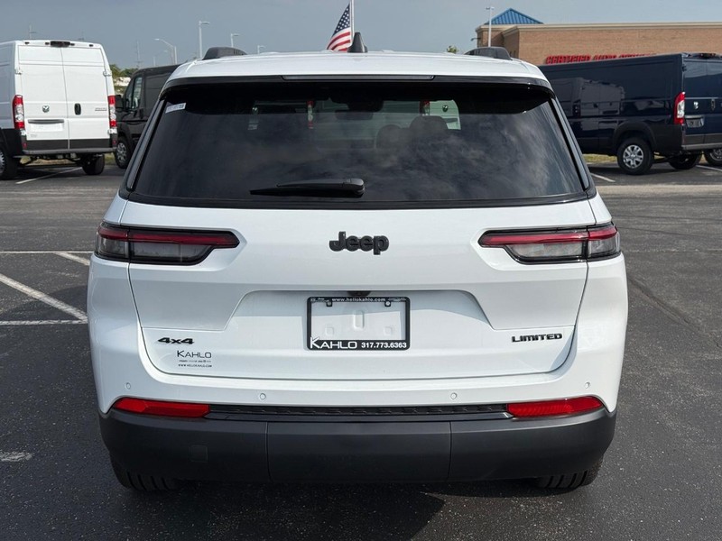 Jeep Grand Cherokee L Vehicle Full-screen Gallery Image 4