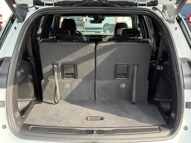 Jeep Grand Cherokee L Vehicle Full-screen Gallery Image 7