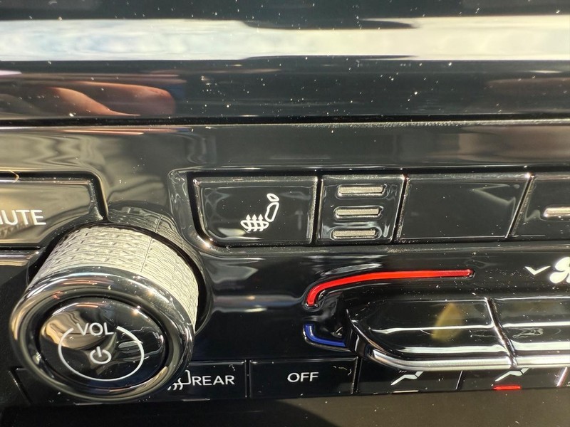 Jeep Grand Cherokee L Vehicle Full-screen Gallery Image 24