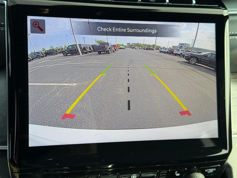 Jeep Grand Cherokee L Vehicle Full-screen Gallery Image 26