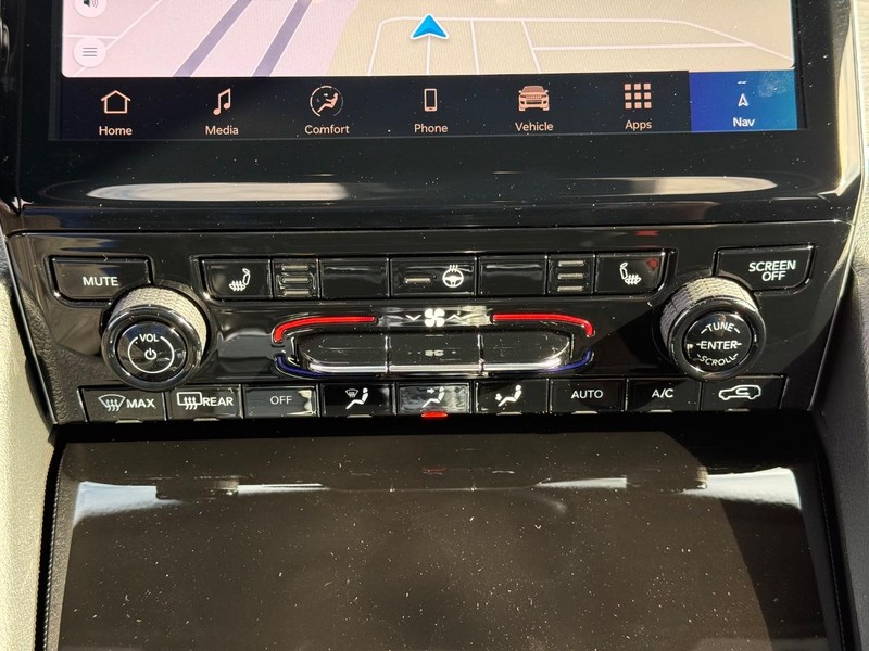 Jeep Grand Cherokee L Vehicle Full-screen Gallery Image 27