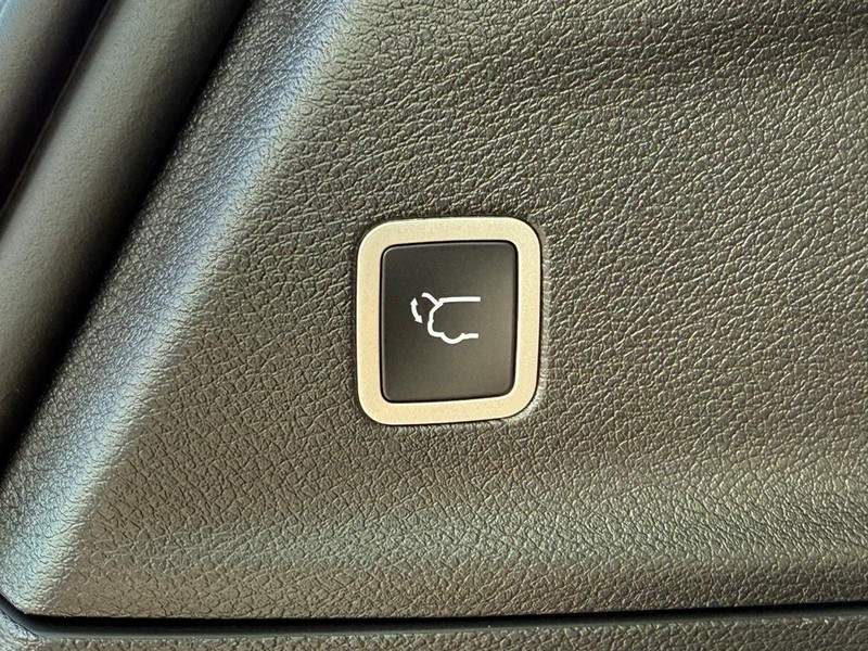 Chrysler Pacifica Vehicle Full-screen Gallery Image 8