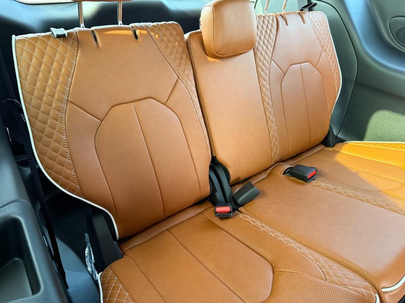 Chrysler Pacifica Vehicle Full-screen Gallery Image 13
