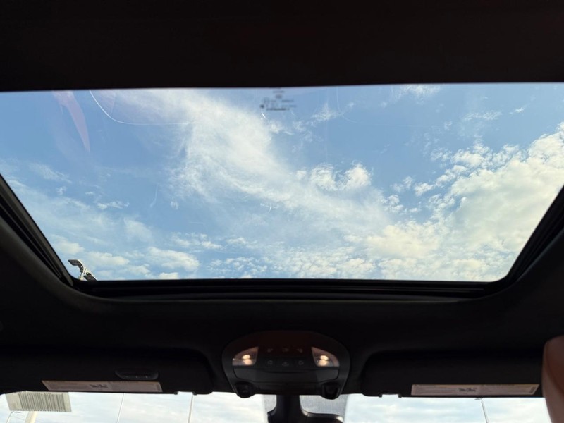 Chrysler Pacifica Vehicle Full-screen Gallery Image 14