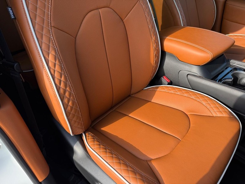 Chrysler Pacifica Vehicle Full-screen Gallery Image 18