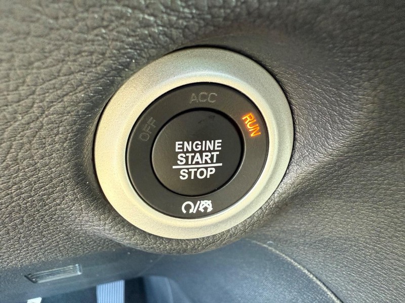 Chrysler Pacifica Vehicle Full-screen Gallery Image 24