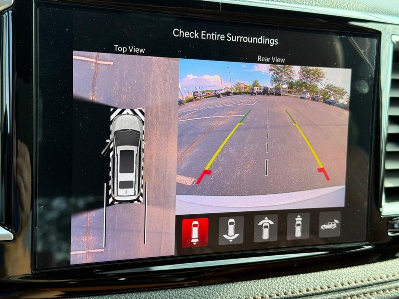 Chrysler Pacifica Vehicle Full-screen Gallery Image 26