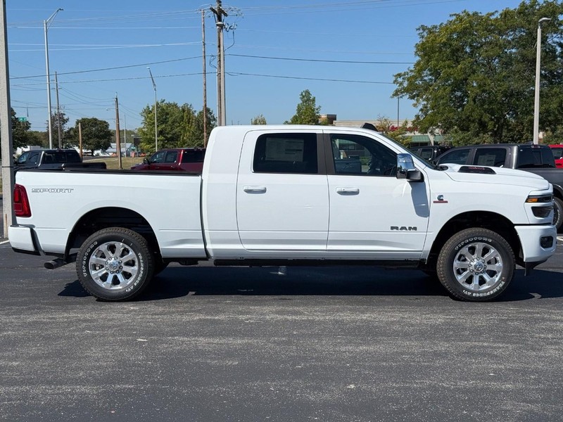 Ram 2500 Vehicle Full-screen Gallery Image 2