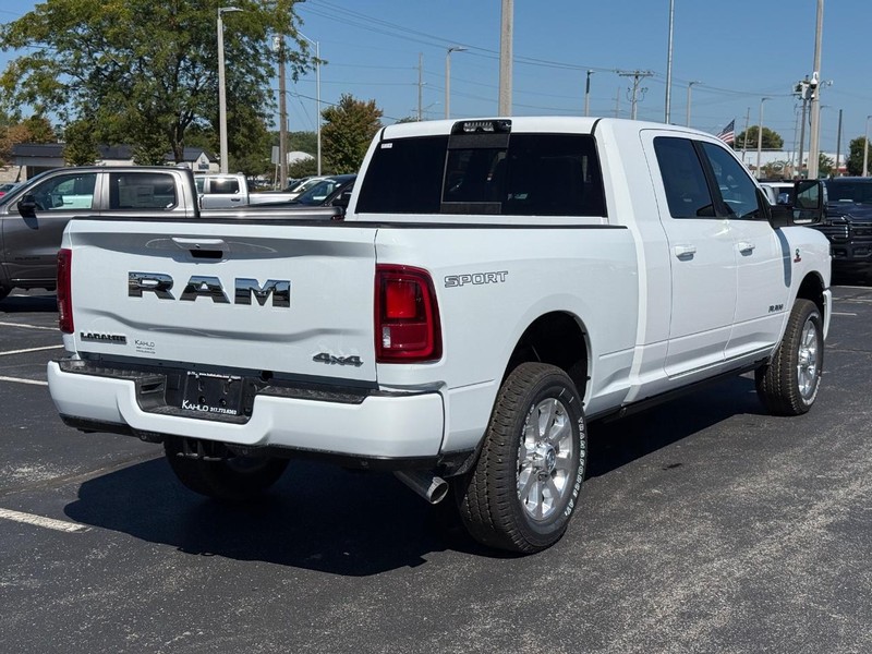 Ram 2500 Vehicle Full-screen Gallery Image 3