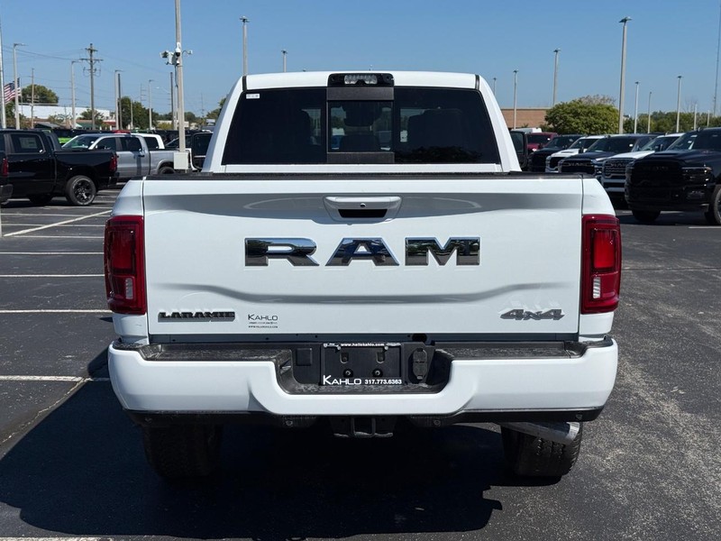 Ram 2500 Vehicle Full-screen Gallery Image 4