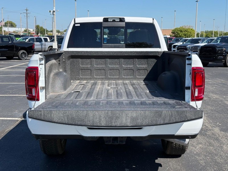 Ram 2500 Vehicle Full-screen Gallery Image 7
