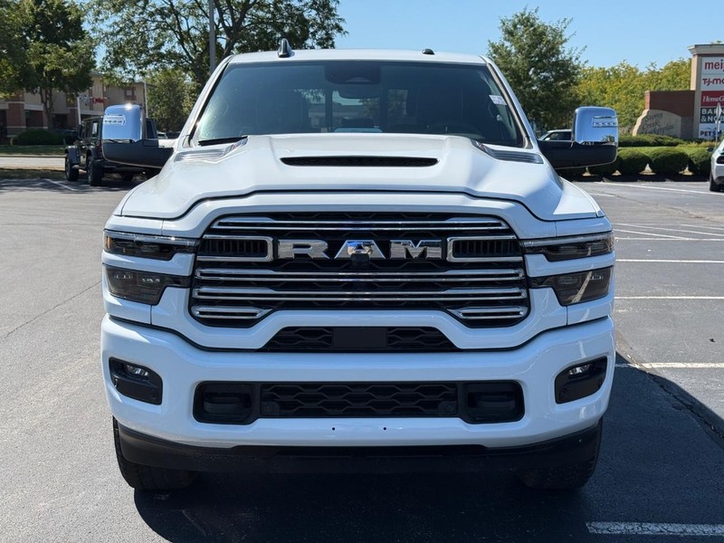 Ram 2500 Vehicle Full-screen Gallery Image 9