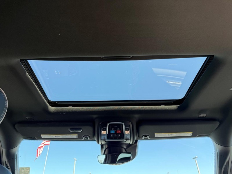 Ram 2500 Vehicle Full-screen Gallery Image 12