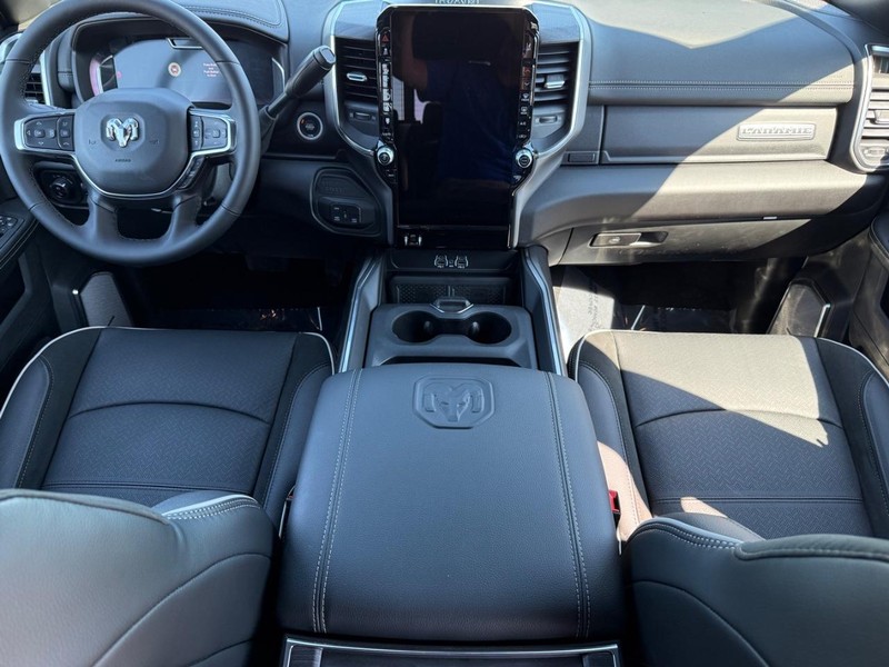 Ram 2500 Vehicle Full-screen Gallery Image 13