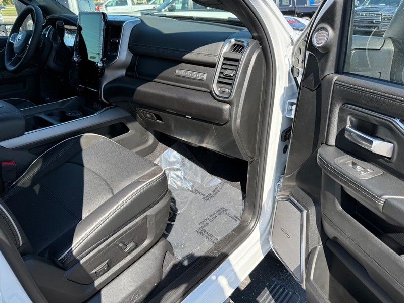 Ram 2500 Vehicle Full-screen Gallery Image 15