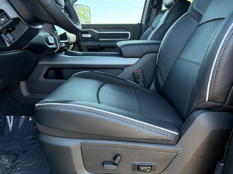 Ram 2500 Vehicle Full-screen Gallery Image 18