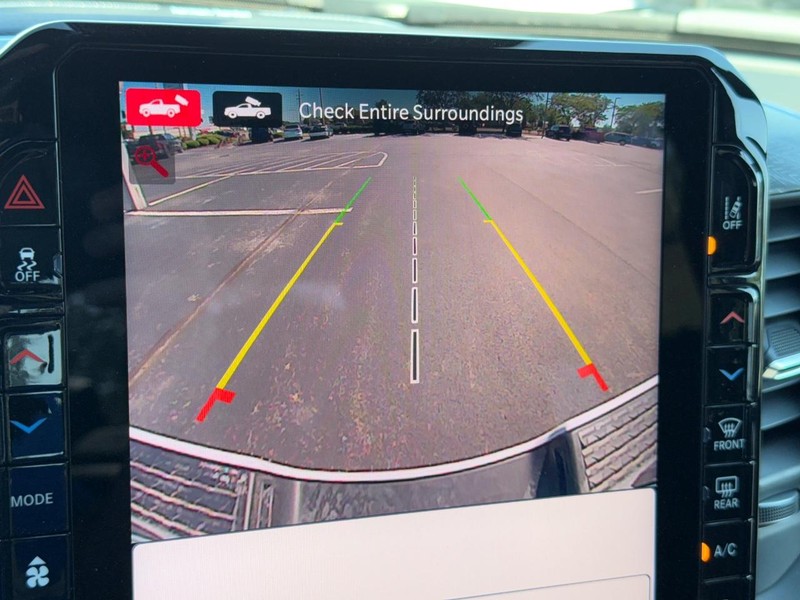 Ram 2500 Vehicle Full-screen Gallery Image 24