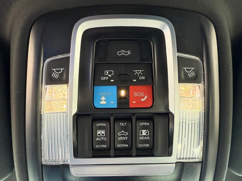 Ram 2500 Vehicle Full-screen Gallery Image 27