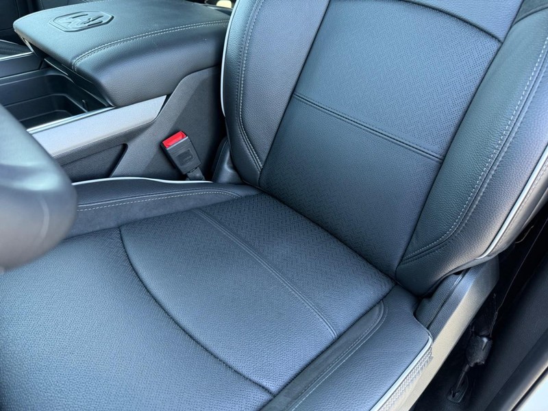 Ram 2500 Vehicle Full-screen Gallery Image 30