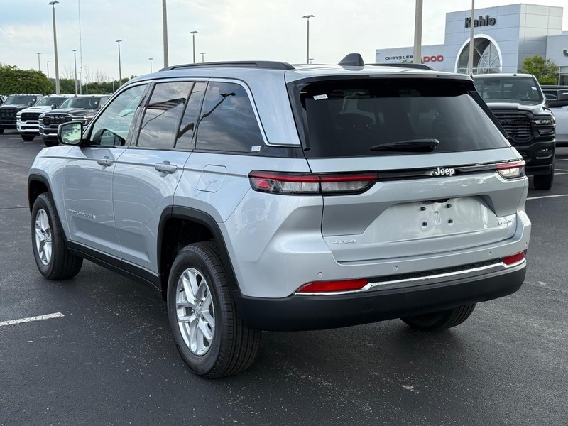 Jeep Grand Cherokee Vehicle Full-screen Gallery Image 5