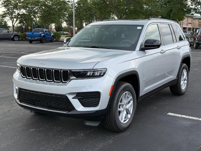 Jeep Grand Cherokee Vehicle Full-screen Gallery Image 9