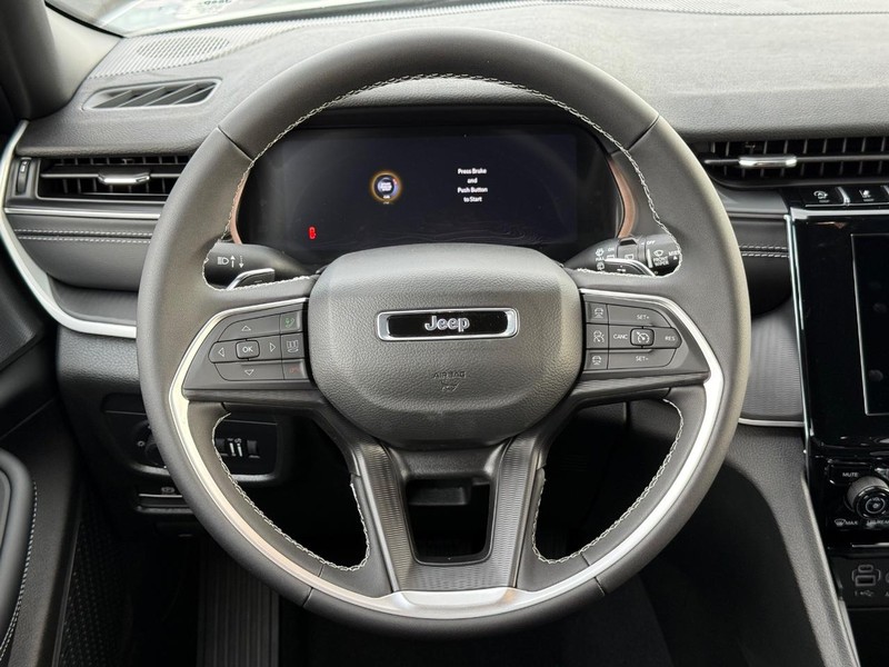 Jeep Grand Cherokee Vehicle Full-screen Gallery Image 15