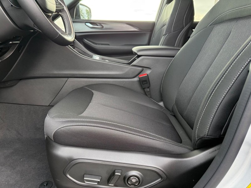 Jeep Grand Cherokee Vehicle Full-screen Gallery Image 19