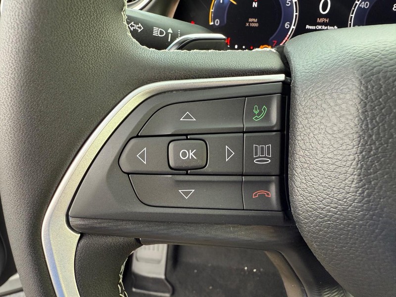 Jeep Grand Cherokee Vehicle Full-screen Gallery Image 21