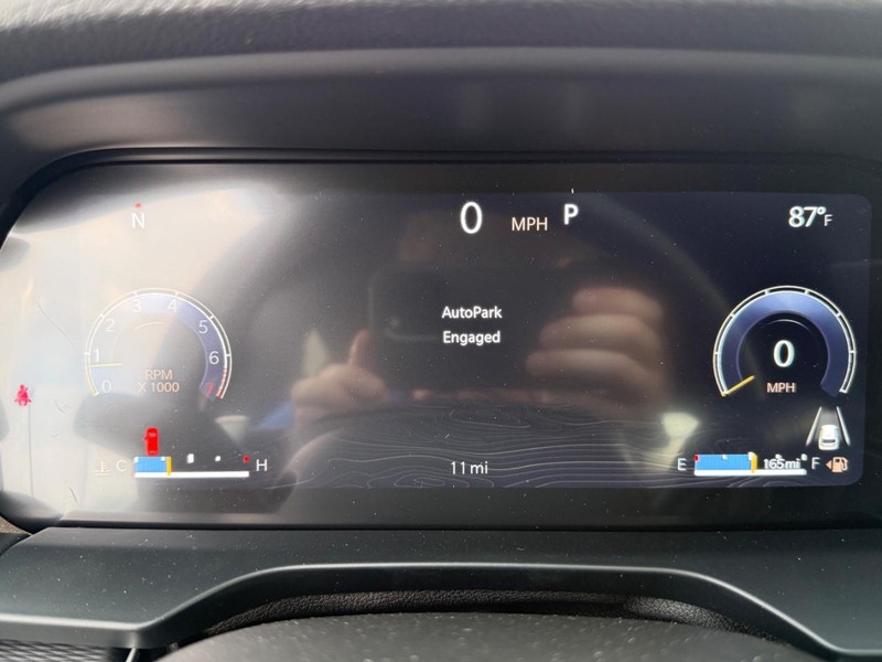 Jeep Grand Cherokee Vehicle Full-screen Gallery Image 28