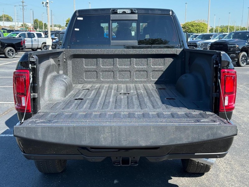 Ram 2500 Vehicle Full-screen Gallery Image 7