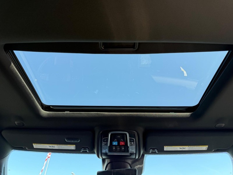 Ram 2500 Vehicle Full-screen Gallery Image 12