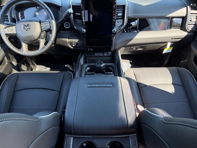 Ram 2500 Vehicle Full-screen Gallery Image 13