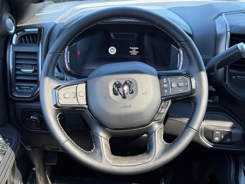 Ram 2500 Vehicle Full-screen Gallery Image 14