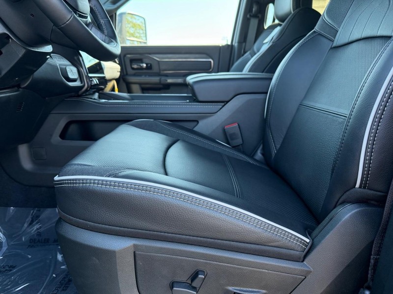 Ram 2500 Vehicle Full-screen Gallery Image 18