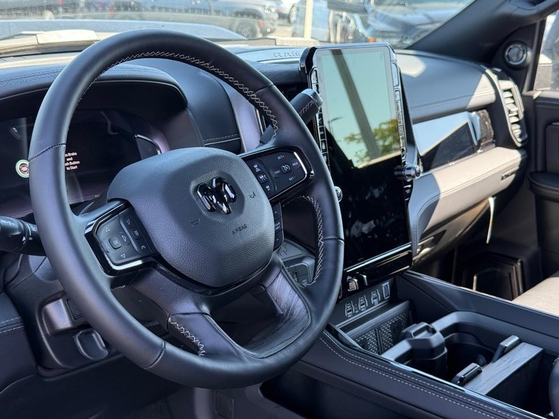 Ram 2500 Vehicle Full-screen Gallery Image 19