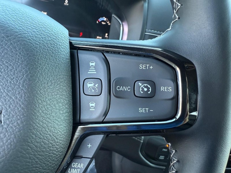 Ram 2500 Vehicle Full-screen Gallery Image 21