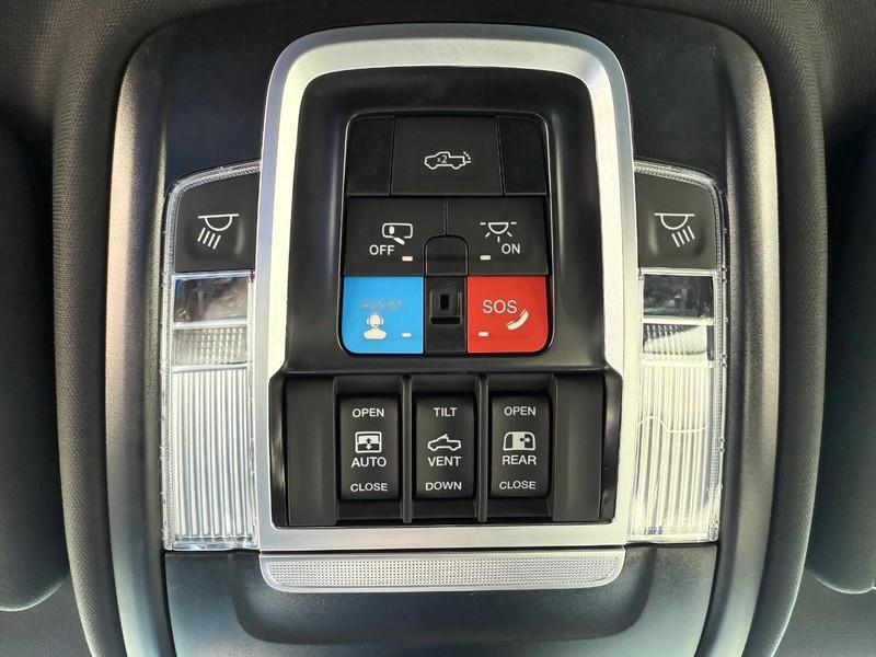 Ram 2500 Vehicle Full-screen Gallery Image 27