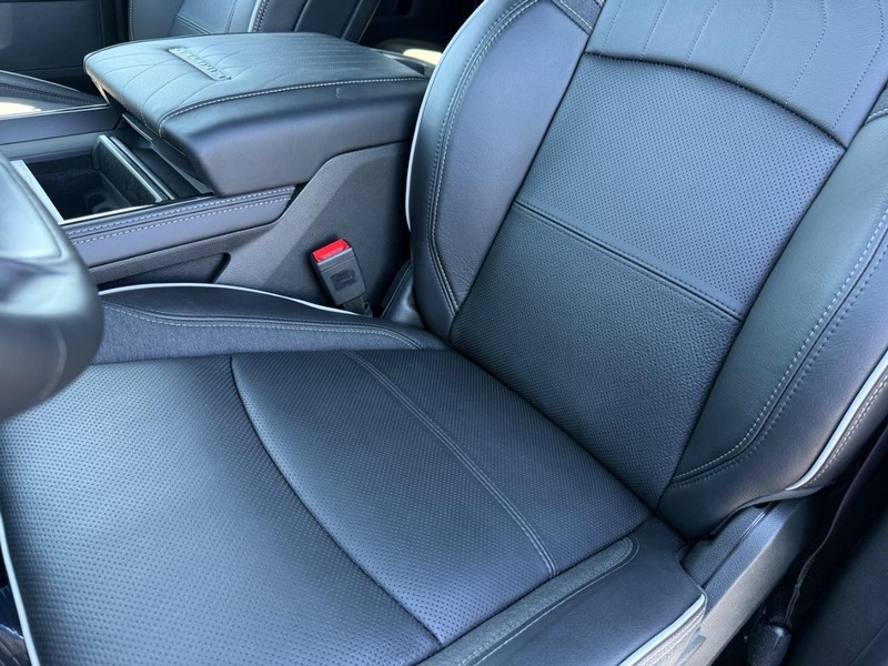 Ram 2500 Vehicle Full-screen Gallery Image 30