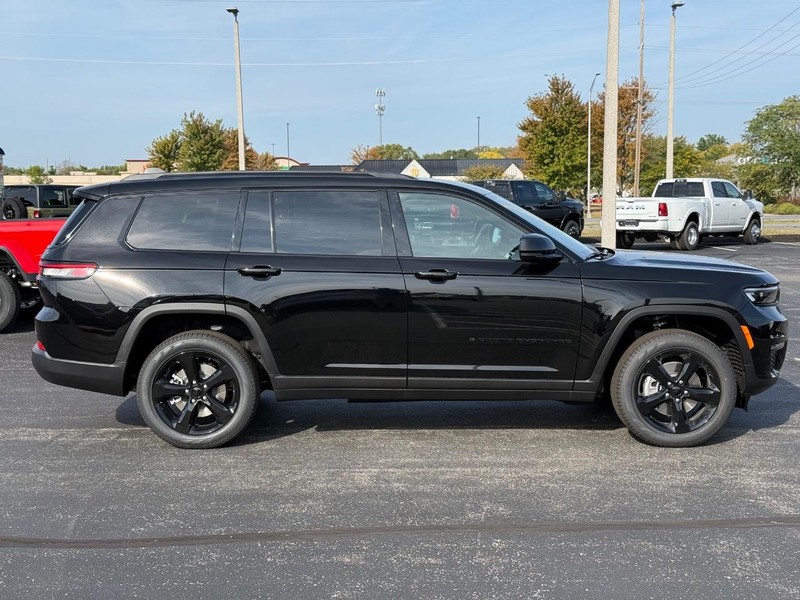 Jeep Grand Cherokee L Vehicle Full-screen Gallery Image 2