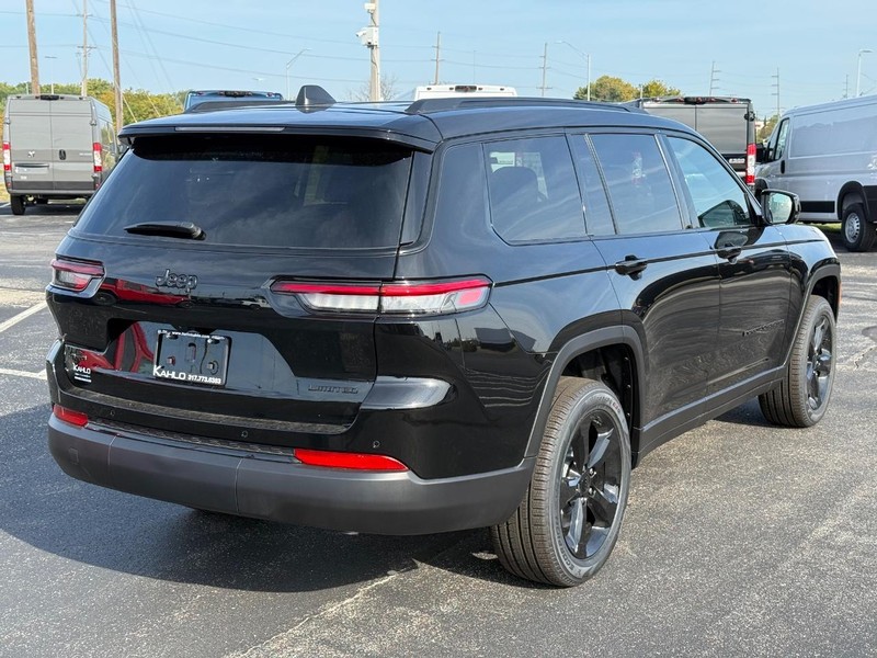 Jeep Grand Cherokee L Vehicle Full-screen Gallery Image 3