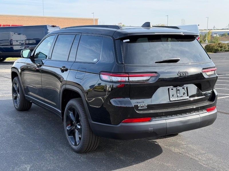 Jeep Grand Cherokee L Vehicle Full-screen Gallery Image 5