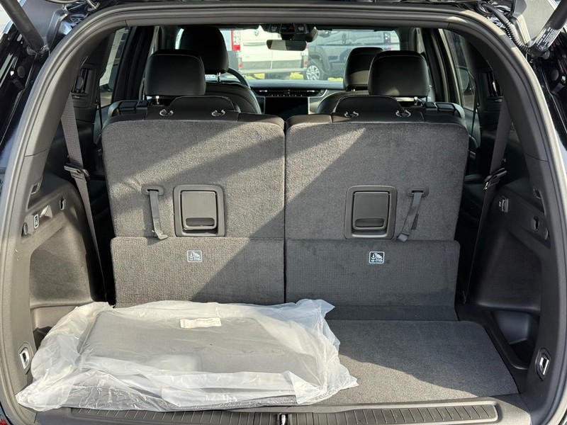 Jeep Grand Cherokee L Vehicle Full-screen Gallery Image 7