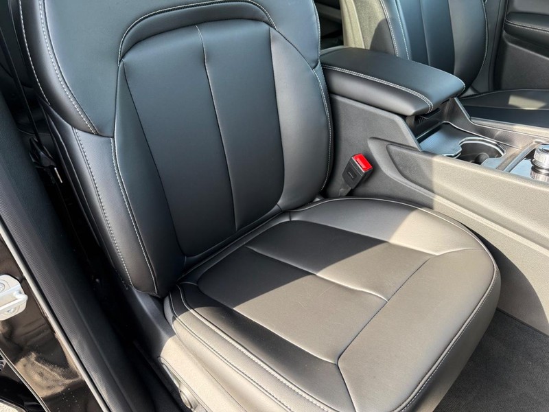 Jeep Grand Cherokee L Vehicle Full-screen Gallery Image 17