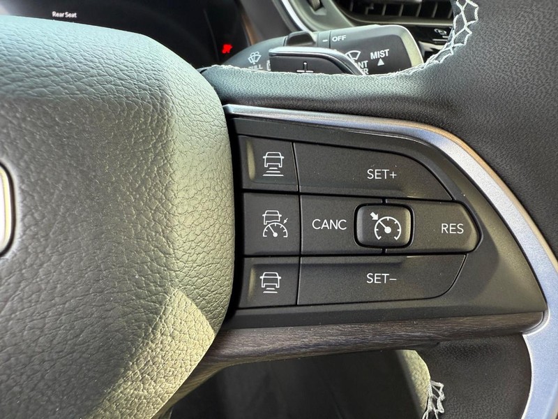 Jeep Grand Cherokee L Vehicle Full-screen Gallery Image 22