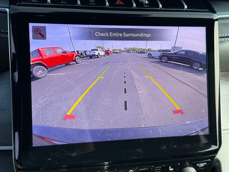 Jeep Grand Cherokee L Vehicle Full-screen Gallery Image 26