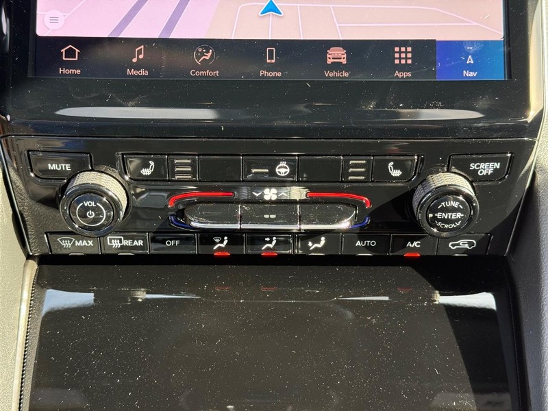 Jeep Grand Cherokee L Vehicle Full-screen Gallery Image 27